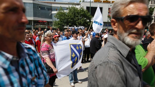 Protest u BH zbog uhićenja Nasera Orića održan je u petak, 12. lipnja/juna
