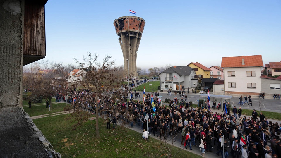 Kolona sjećanja prolazi kraj vodotornja pretvorenog u spomenik