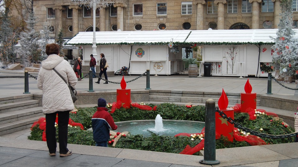 Zagreb - adventske svijeće na Trgu bana Jelačića