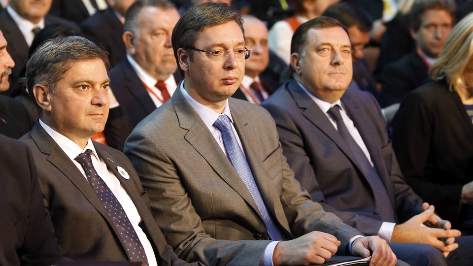 Presjedavajući Vijeća ministara BiH Denis Zvizdić, premijer Srbije Aleksandar Vučić i predsjednik Republike Srpske Milorad Dodik na investicionoj konferenciji „Srebrenica 2015“