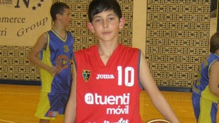 Bernard Morina u crvenom dresu Estudijantesa s brojem 10