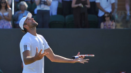 Ivo Karlović na Wimbledonu s pogledom uvis