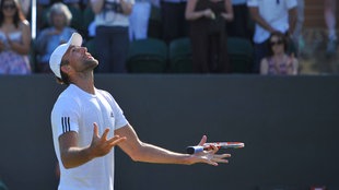 Ivo Karlović na Wimbledonu s pogledom uvis