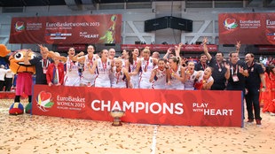Košarkašice Srbije nakon osvajanja zlatne medalje na Europskom prvenstvu