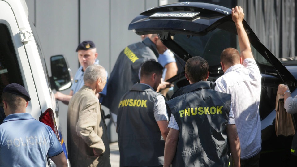Pripadnici policije prilikom pretresa kuće Zorana Mamića