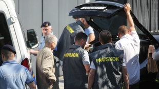 Pripadnici policije prilikom pretresa kuće Zorana Mamića