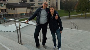 Marko i Matija-Luka Rafaj na stepenicama kod sisačkog bazena