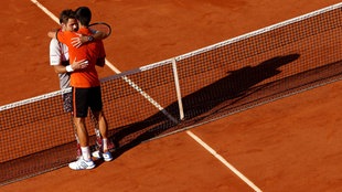 Wawrinka i Đoković u zagrljaju nakon meča