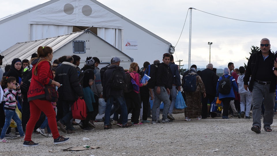  Fluechtlinge in der Ortschaft Eidomeni, an der Grenze zwischen Griechenland und Montenegro.