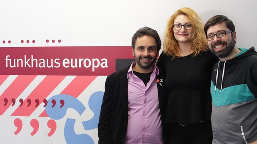 Moderator Miltiadis Oulios mit Natassa Konstantinidou aus Thessaloniki und Antonis Chryssoulakis aus Athen