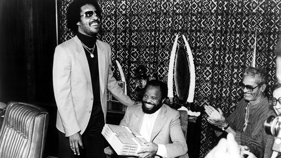Undatierte Aufnahme von Stevie Wonder mit Berry Gordy