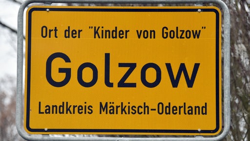 Ortschild von Golzow