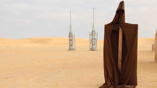 Star Wars: Der Umhang eines Jedi-Ritters und zwei Raketen.