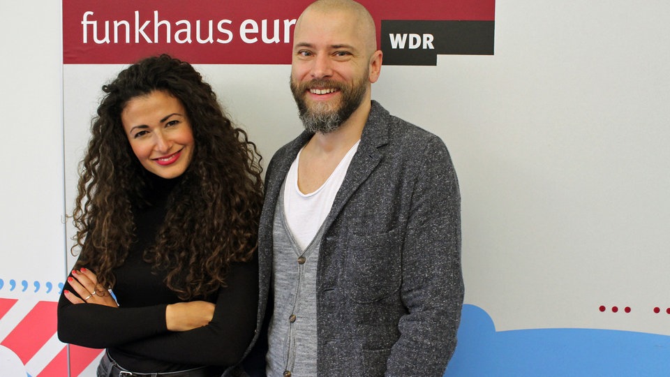 Regisseur Jörg Kundinger zu Gast im Studio bei Moderatorin Marwa Eldessouky