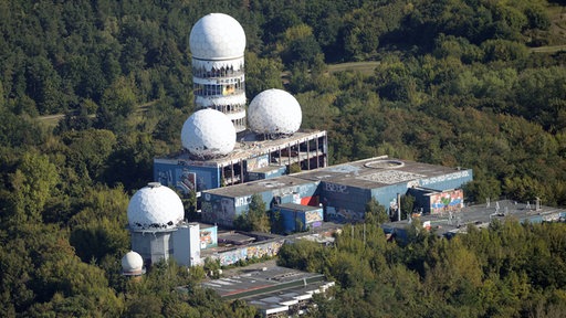 Ruinen der ehemaligen Abhörstation auf dem Teufelsberg in Berlin