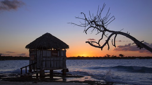 Hütte am Strand von Playa Pesquero auf Kuba