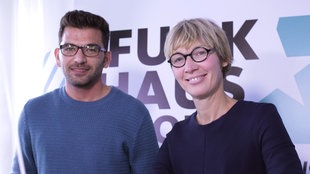 Bani mit Moderatorin Kathrin Schröter im Studio